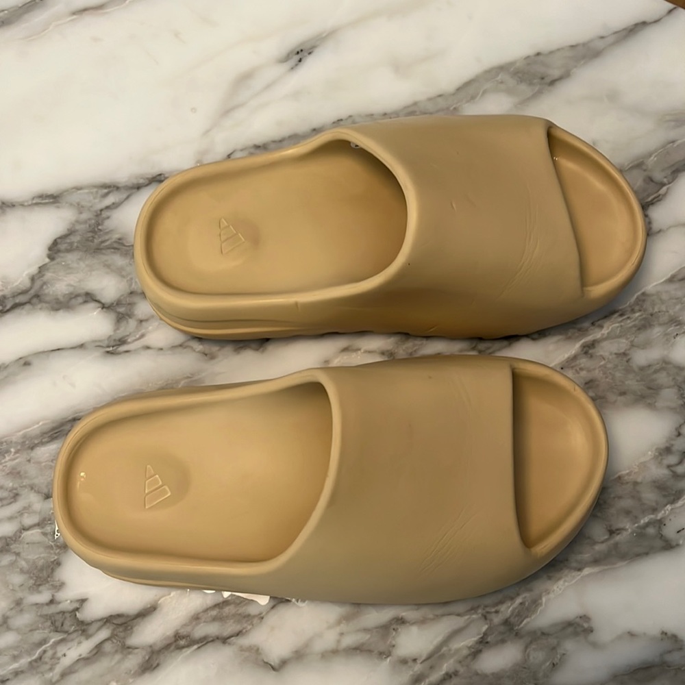 Yeezy Adidas Slides - m 6 / w 7.5
